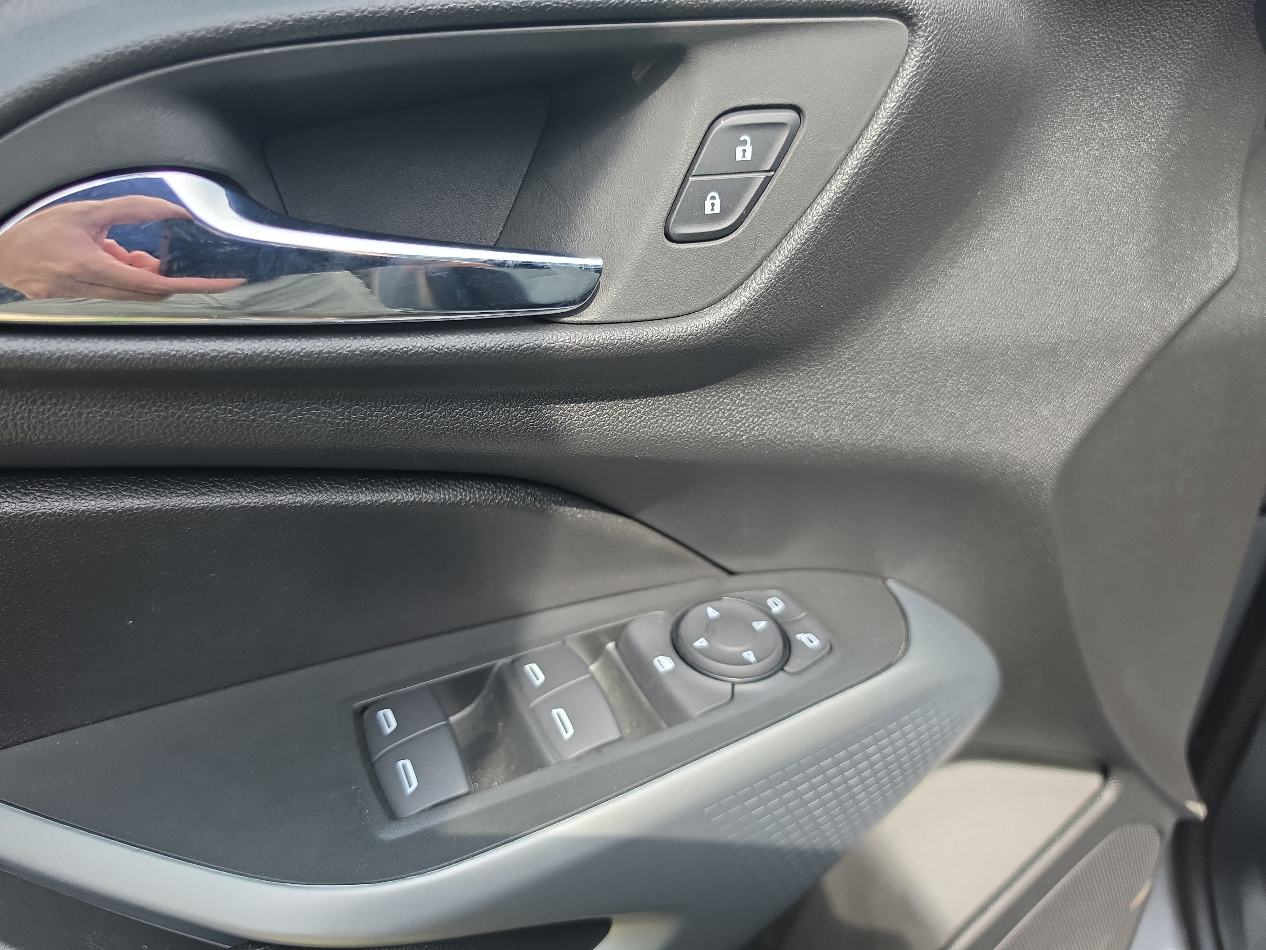 Used 2026 Chevrolet Trax RS w/ Sunroof Package FWD image 17