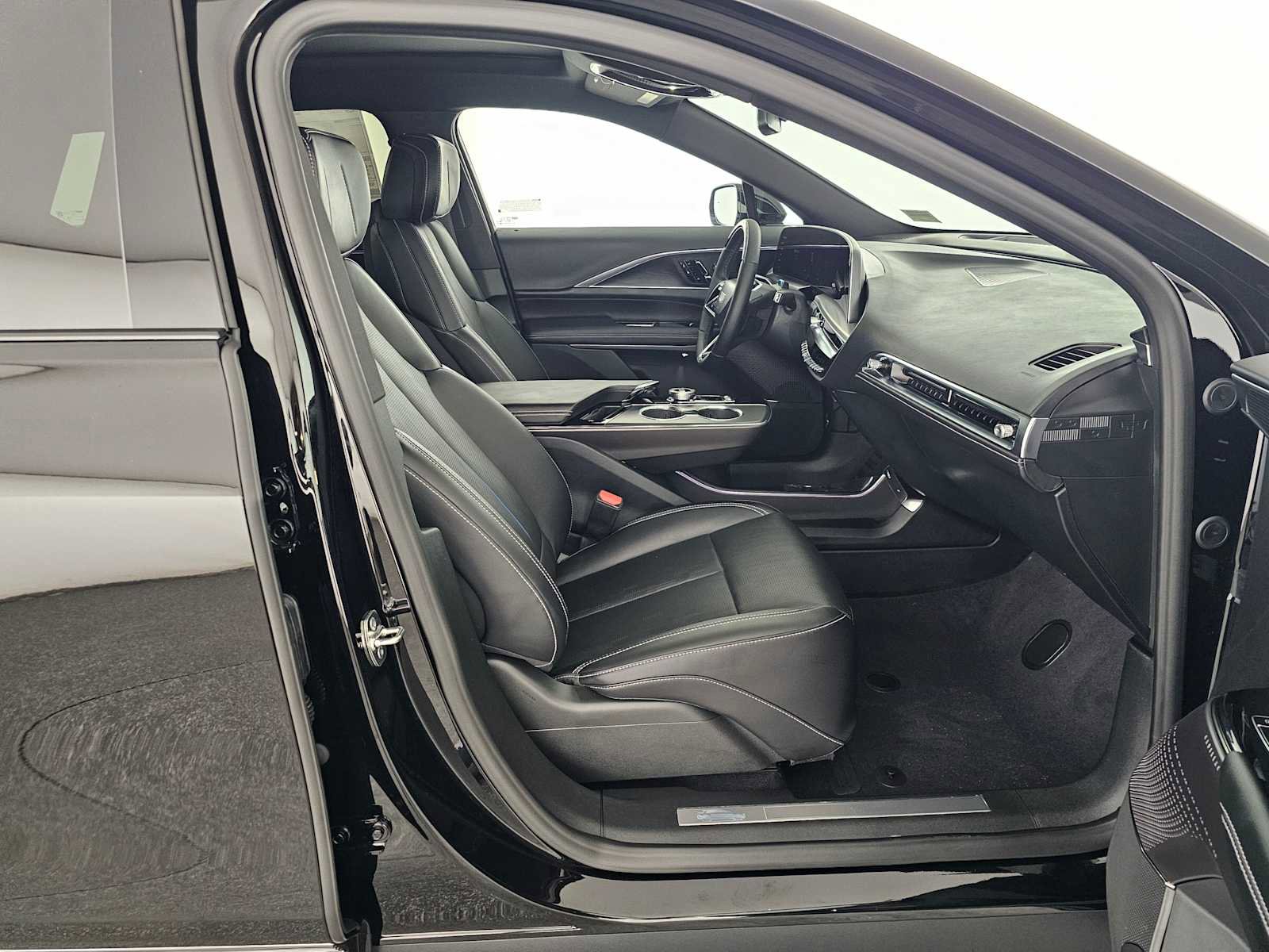 New 2026 Cadillac Lyriq Luxury image 10