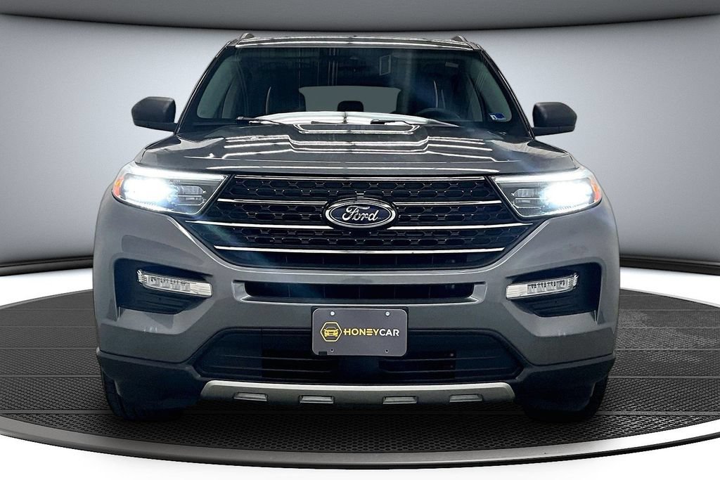Used 2021 Ford Explorer XLT w/ Equipment Group 202A AWD/4WD image 2