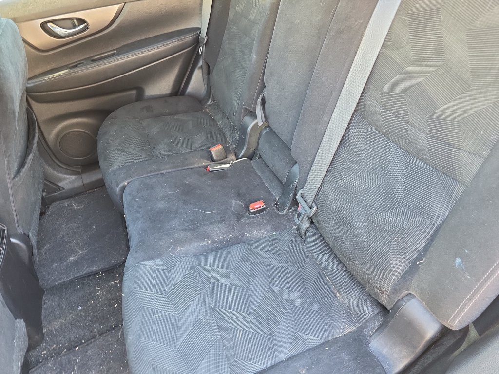 Used 2014 Nissan Rogue SV FWD image 18