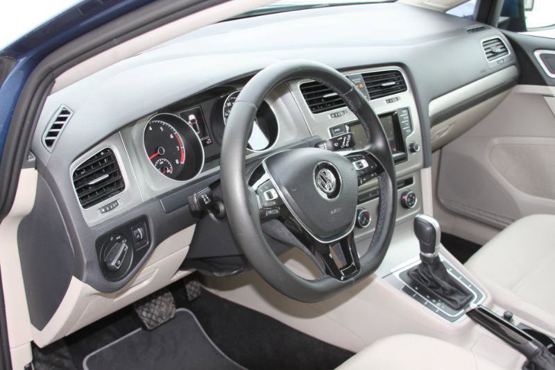 Used 2015 Volkswagen Golf S image 23