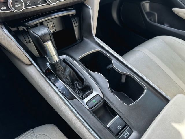 Used 2018 Honda Accord EX image 18
