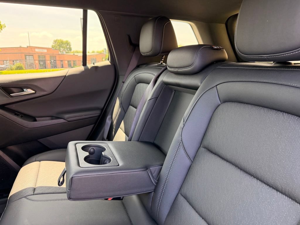 Used 2025 Chevrolet Equinox LT w/ Convenience Package II FWD image 17