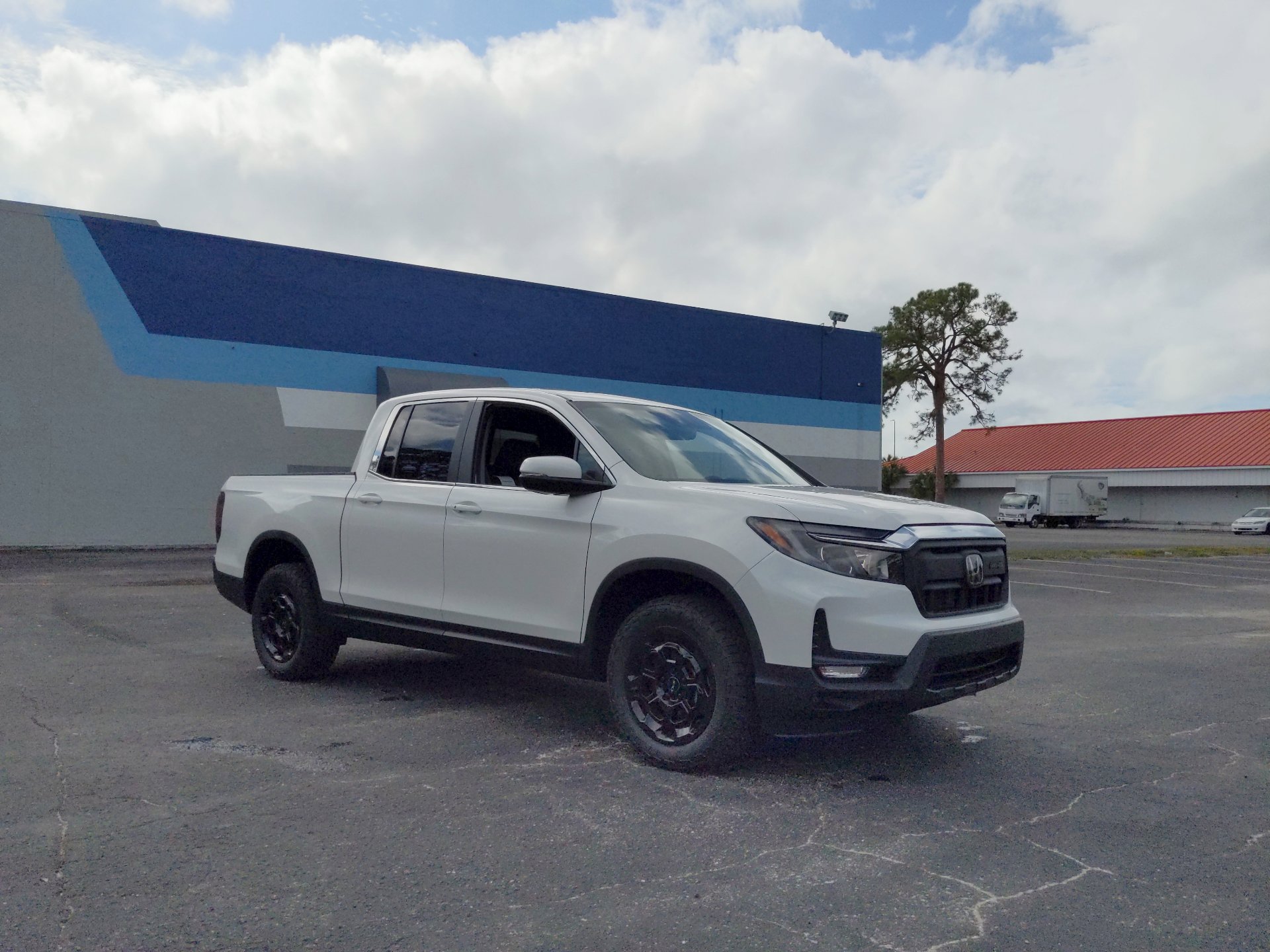 New 2025 Honda Ridgeline RTL+ image 2