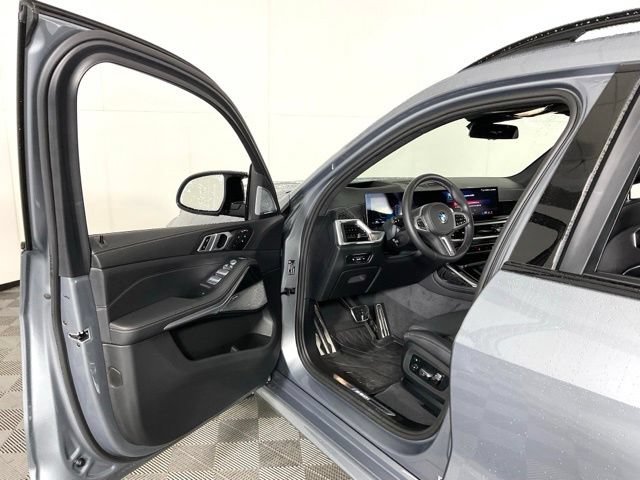 Certified 2025 BMW X7 M60i AWD/4WD image 30