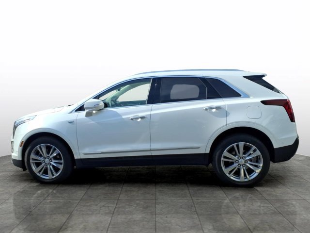 Used 2024 Cadillac XT5 Premium Luxury w/ Technology Package AWD/4WD image 2