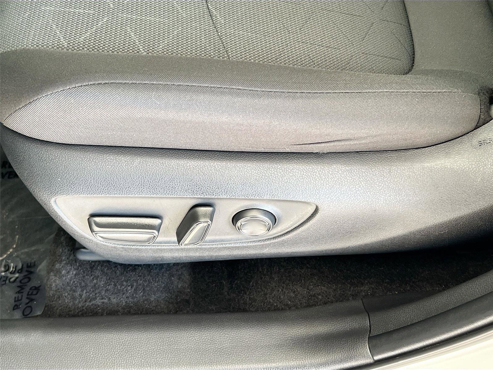 Used 2025 Toyota RAV4 XLE image 19