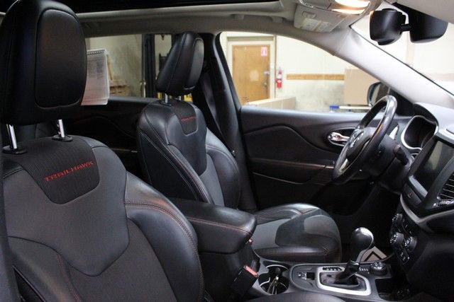 Used 2015 Jeep Cherokee Trailhawk w/ Comfort/Convenience Group AWD/4WD image 11