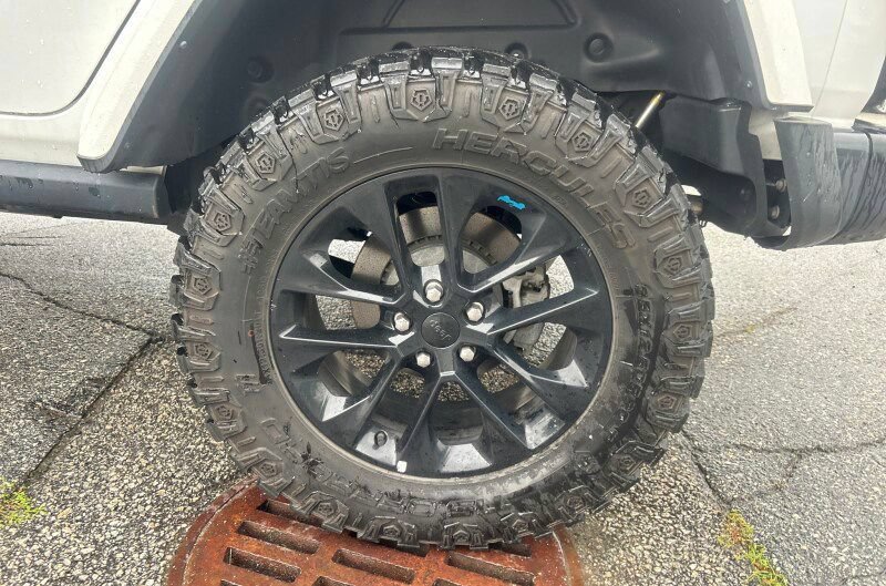 Used 2022 Jeep Wrangler Unlimited Sahara w/ Cold Weather Group AWD/4WD image 17