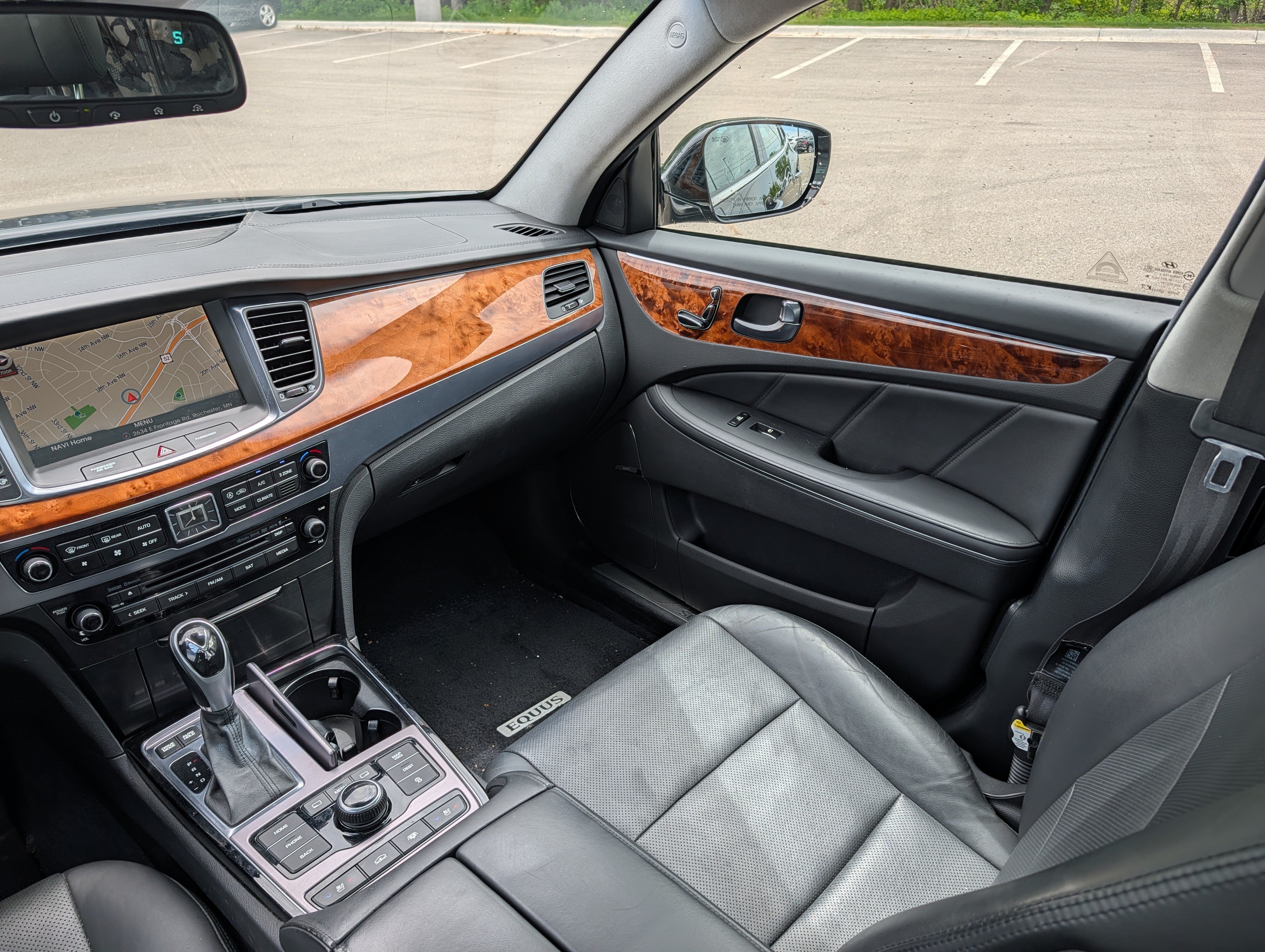 Used 2014 Hyundai Equus Signature RWD image 11