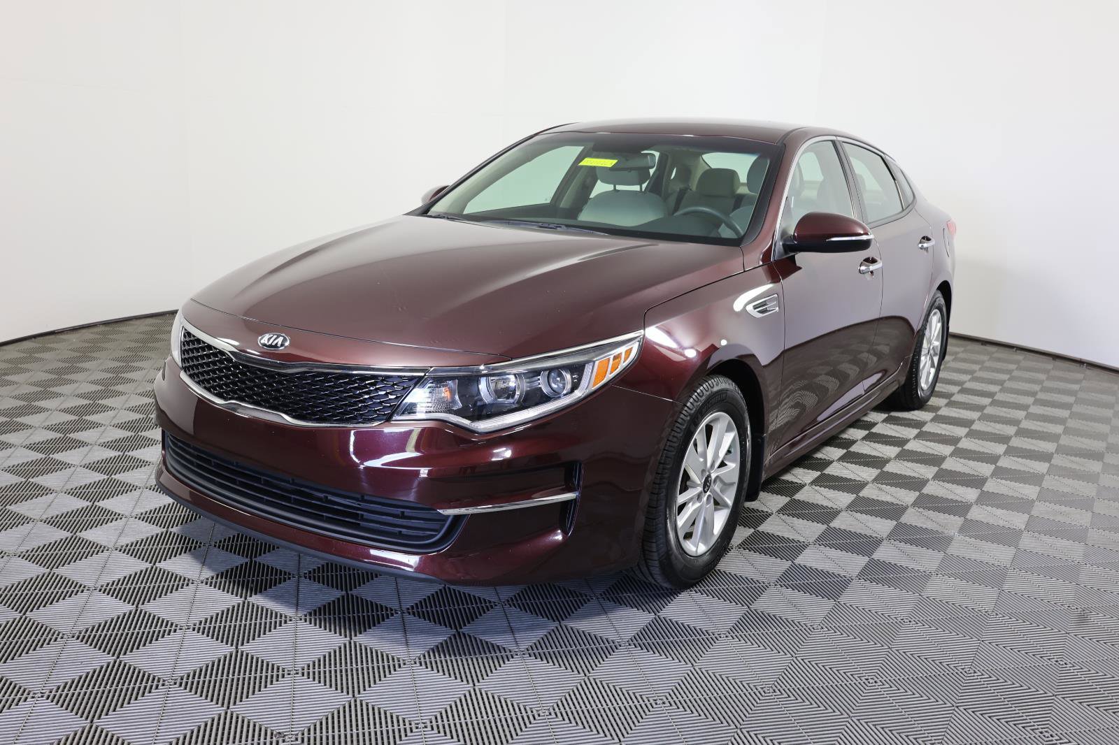 Used 2018 Kia Optima LX image 1