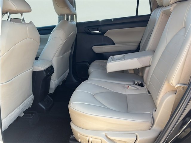 Used 2023 Toyota Highlander XLE image 17