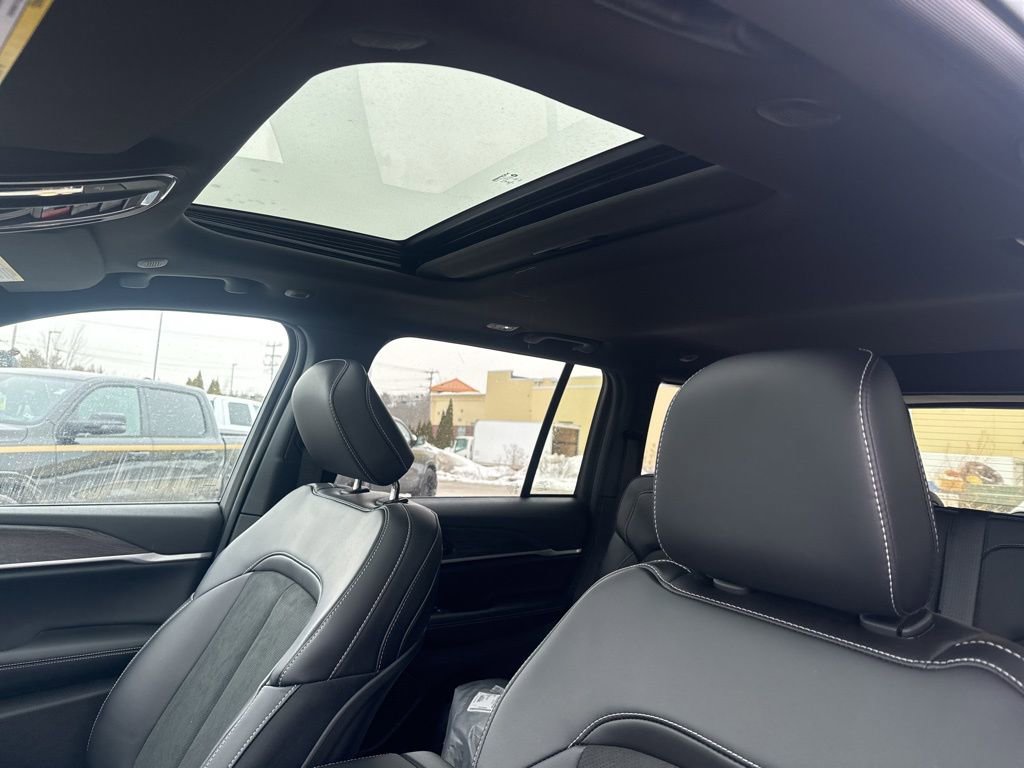 New 2026 Jeep Grand Cherokee Laredo image 18