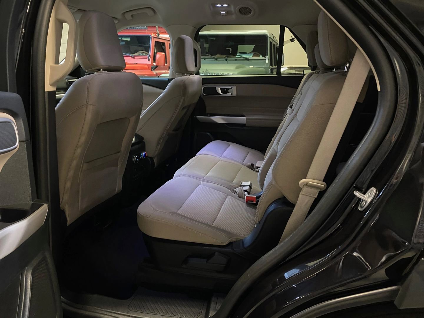 Used 2023 Ford Explorer XLT image 29