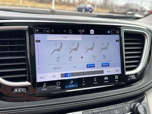 Used 2023 Chrysler Pacifica Limited image 18