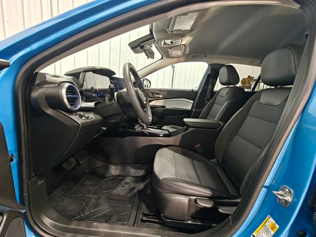 Used 2025 Chevrolet Trax LT image 23