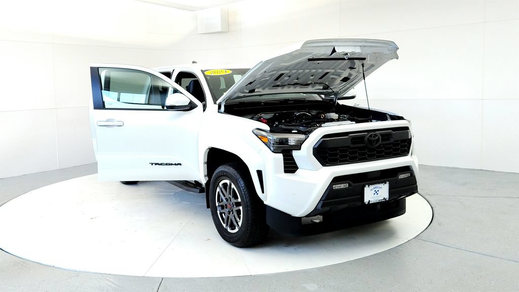 Certified 2024 Toyota Tacoma TRD Sport w/ TRD Sport Upgrade Package AWD/4WD image 9