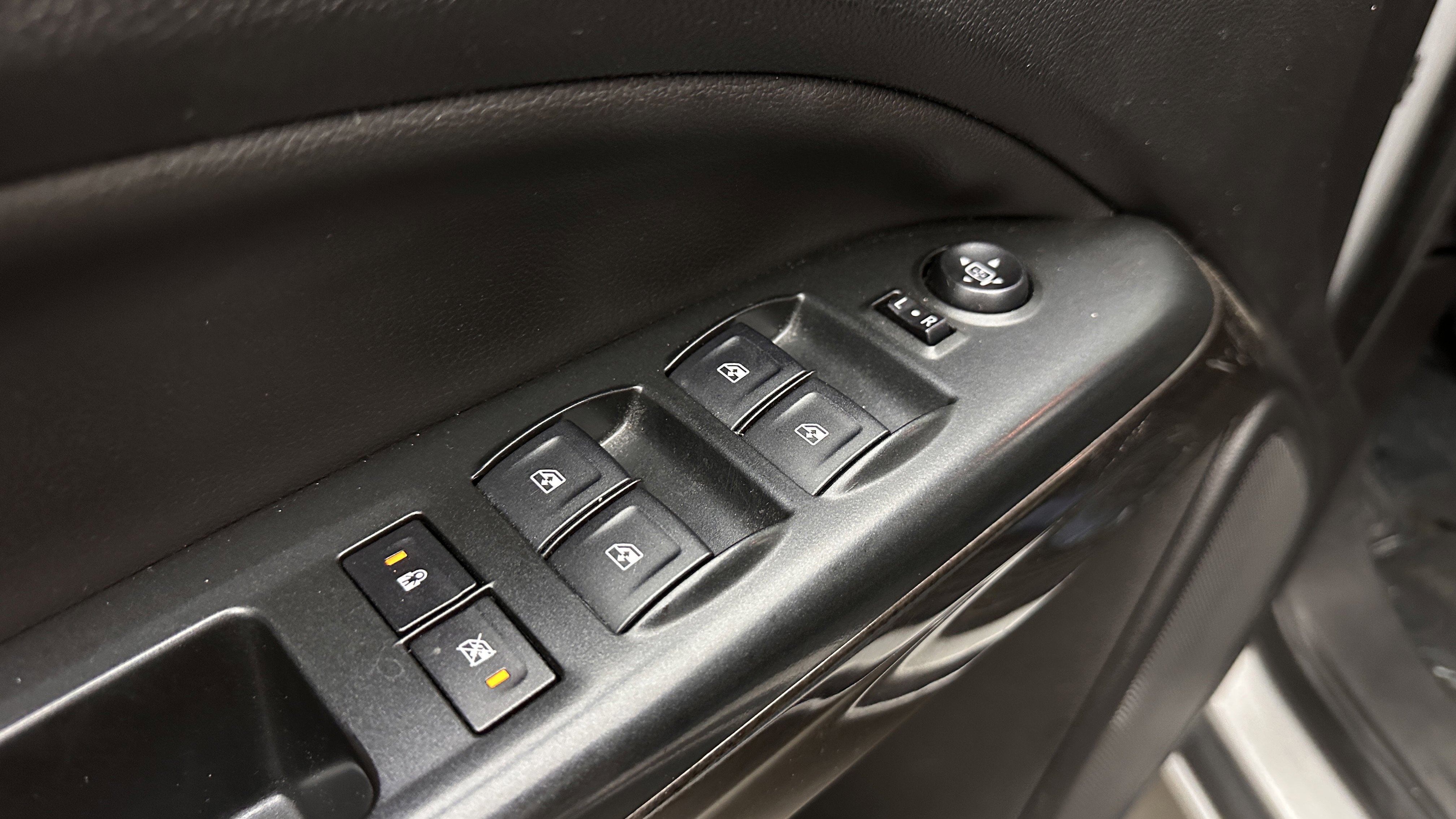 Used 2018 GMC Canyon SLE w/ SLE Convenience Package image 11