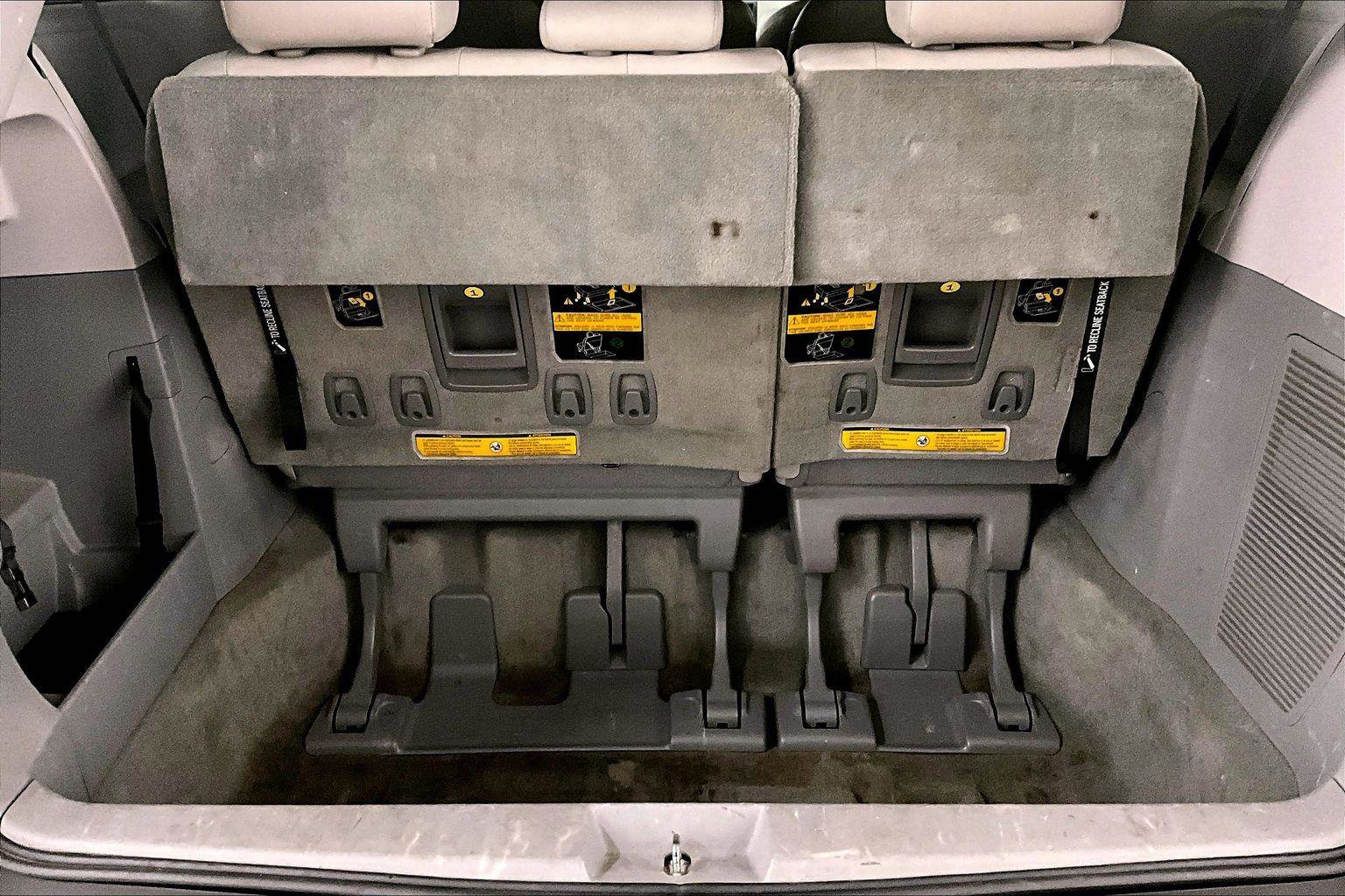 Used 2014 Toyota Sienna XLE image 36