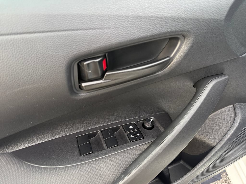 Used 2025 Toyota Corolla LE FWD image 22