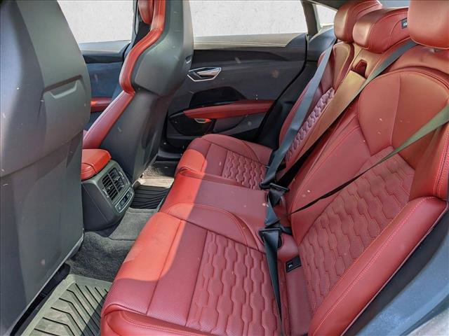 Used 2022 Audi e-tron GT Prestige AWD/4WD image 17
