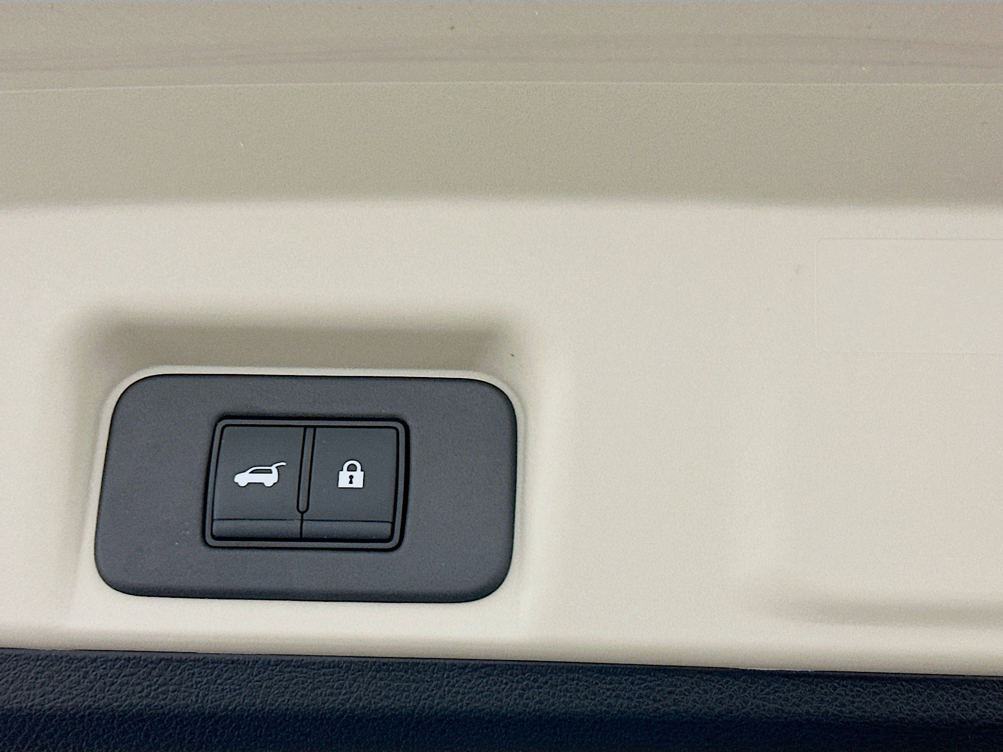 Used 2023 Nissan Ariya AWD image 32