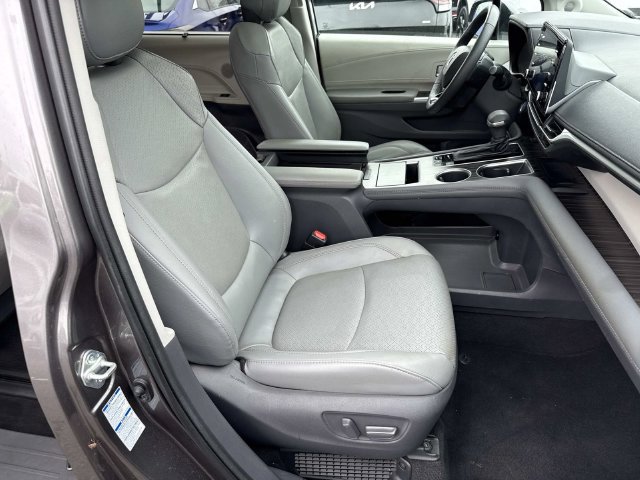 Used 2021 Toyota Sienna Limited AWD/4WD image 6