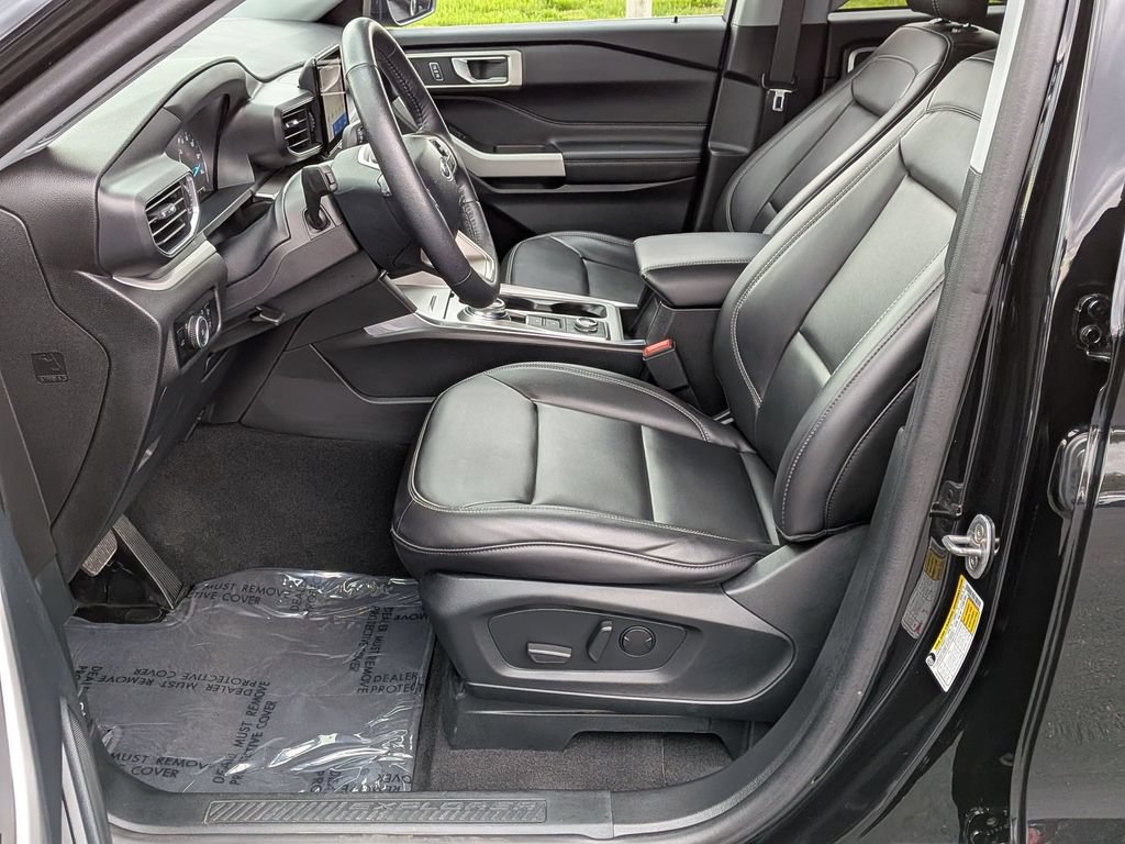 Used 2024 Ford Explorer XLT w/ Equipment Group 202A AWD/4WD image 10