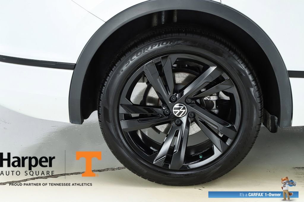Used 2023 Volkswagen Tiguan SE R-Line image 13