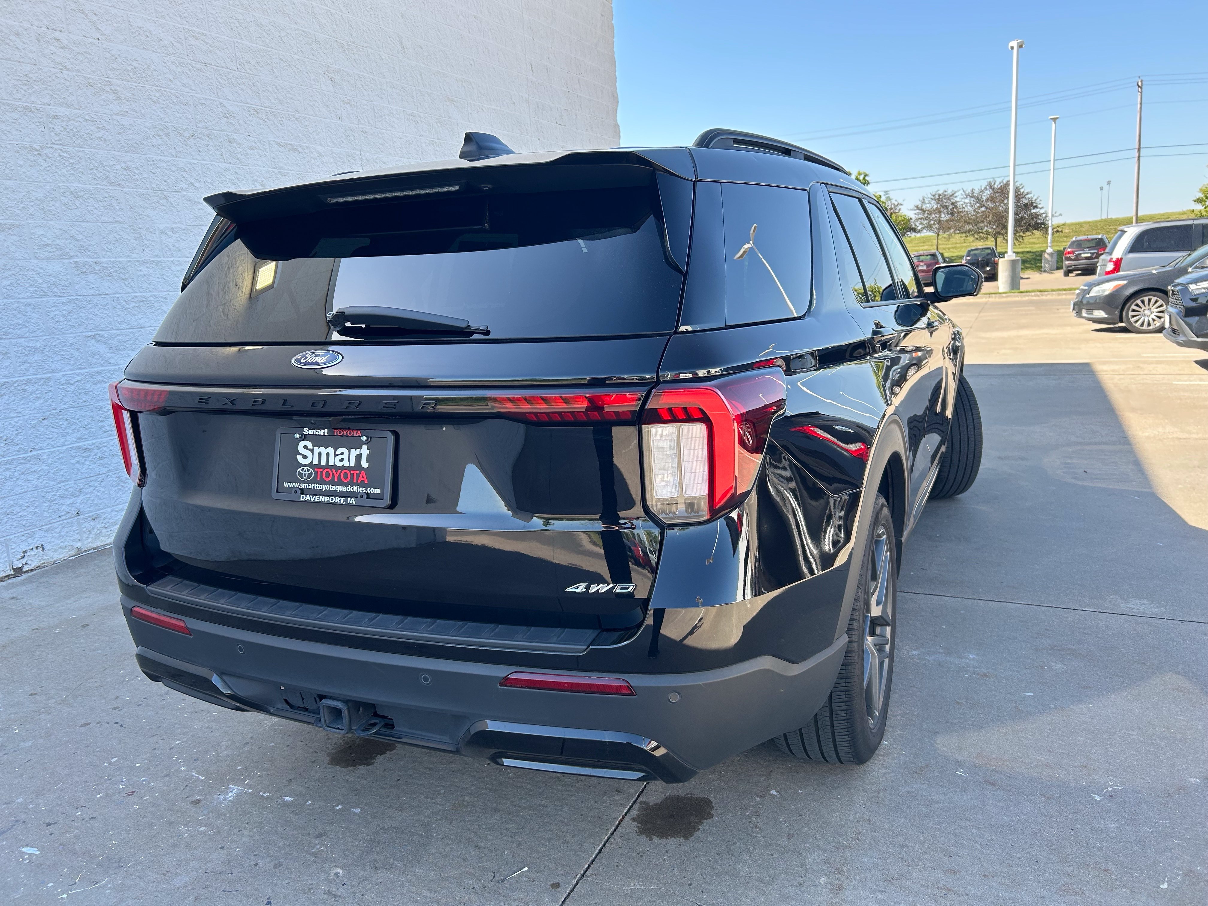 Used 2025 Ford Explorer ST-Line w/ ST-Line Street Pack AWD/4WD image 7