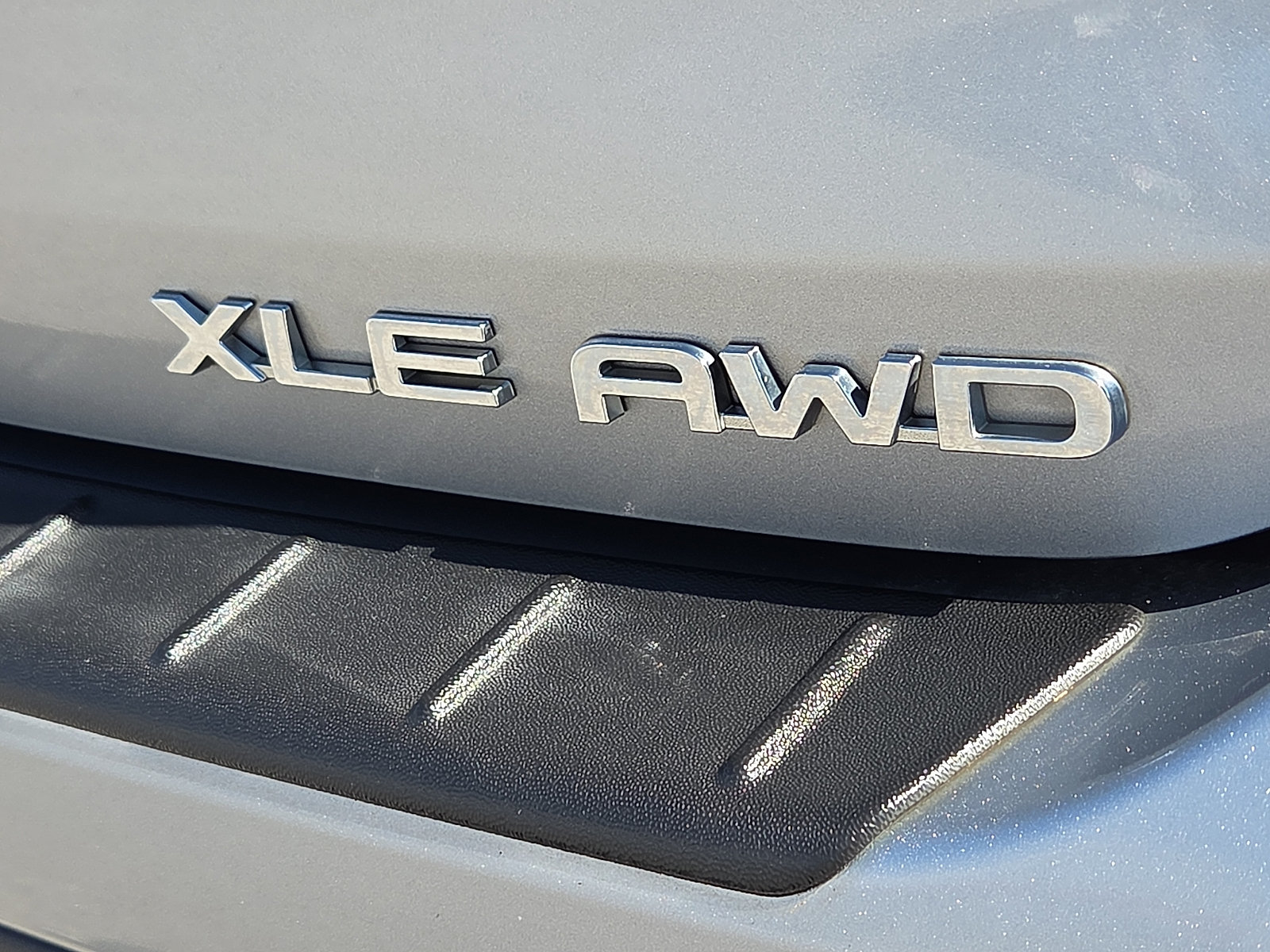 Used 2024 Toyota Highlander XLE AWD/4WD image 8
