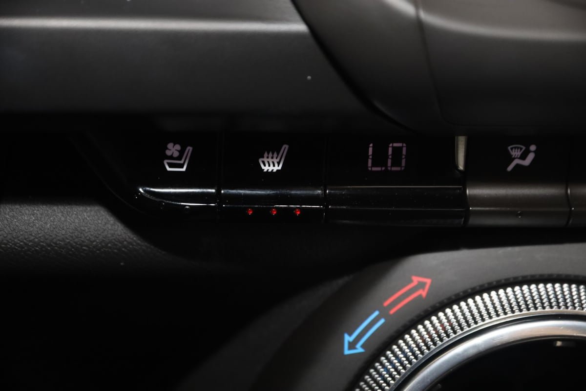 Used 2018 Chevrolet Camaro SS RWD image 8