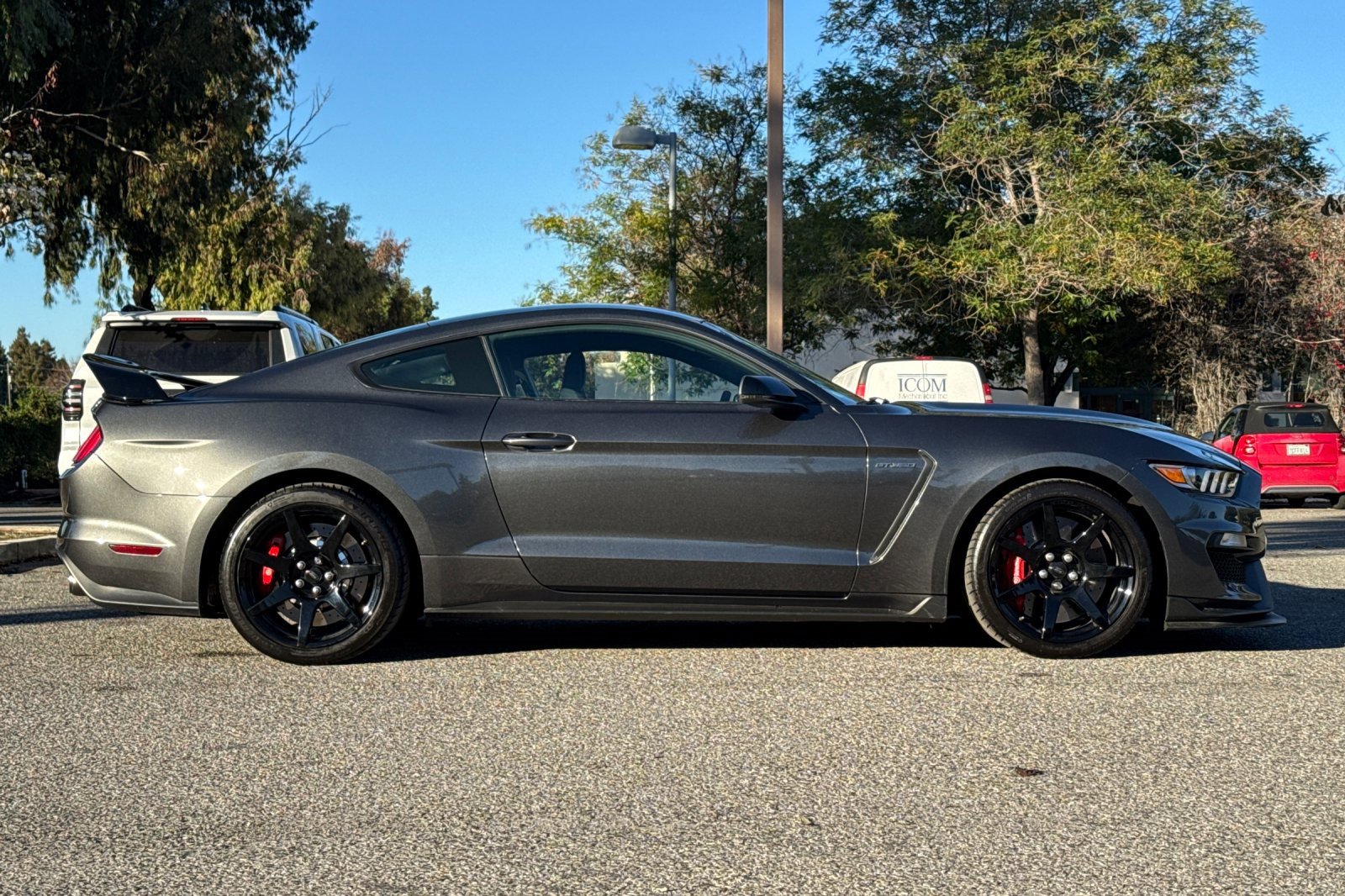 Used 2016 Ford Mustang Shelby GT350R w/ GT350R Equipment Group 920A image 3