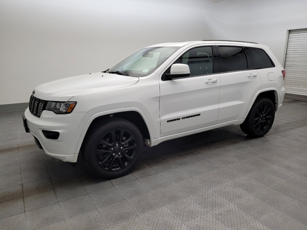 Used 2020 Jeep Grand Cherokee Altitude image 2