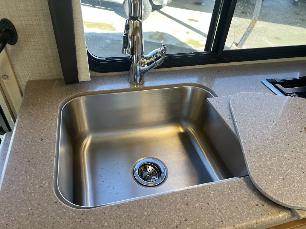 Used 2018 Mercedes-Benz Sprinter 3500 image 60