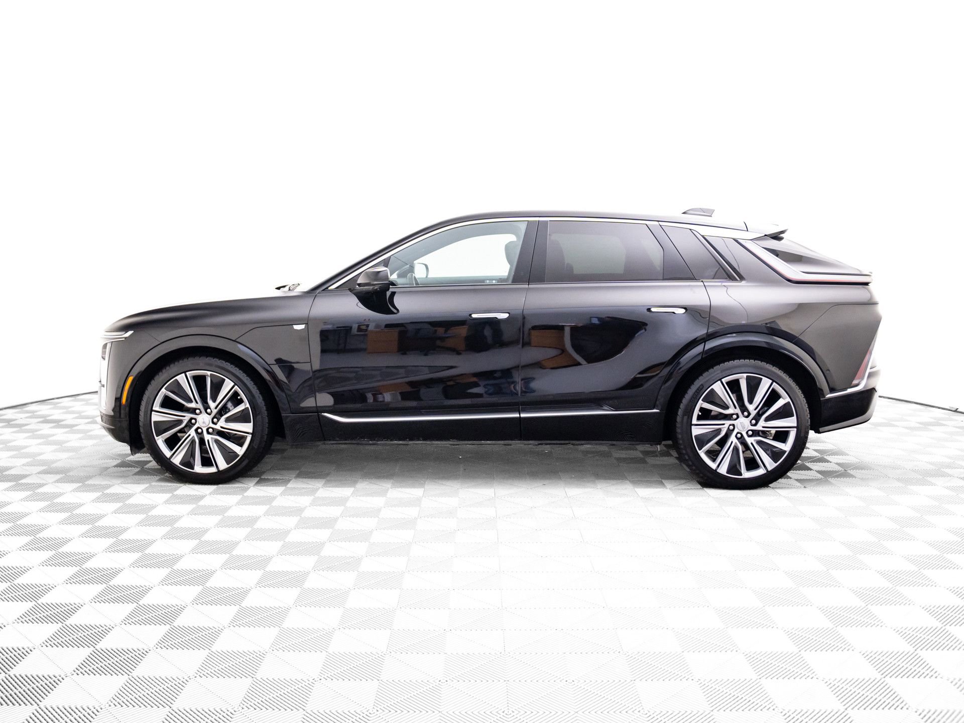 Certified 2025 Cadillac Lyriq Luxury w/ LPO, Floor Liner Package image 5