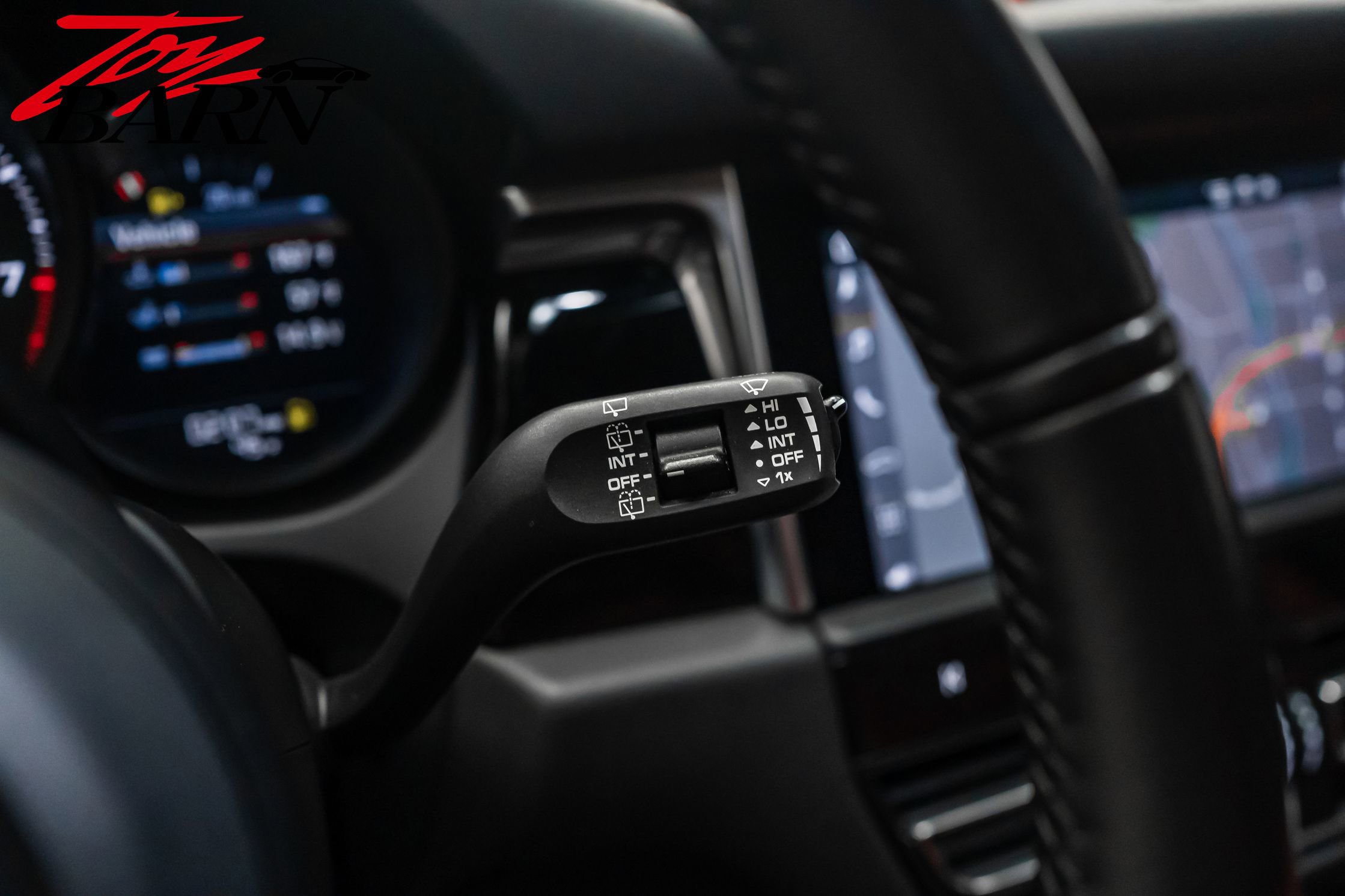 Used 2023 Porsche Macan image 32