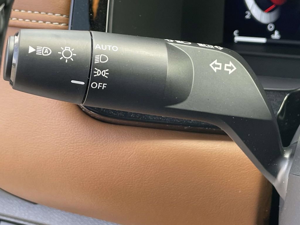 Used 2025 Nissan Pathfinder Platinum w/ Cargo Package image 24