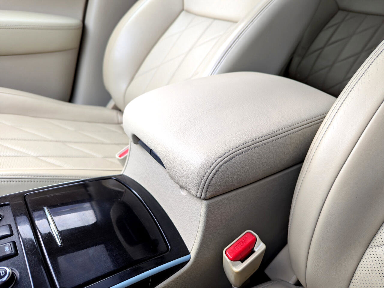 Used 2010 INFINITI FX35 AWD w/ Navigation Pkg image 27