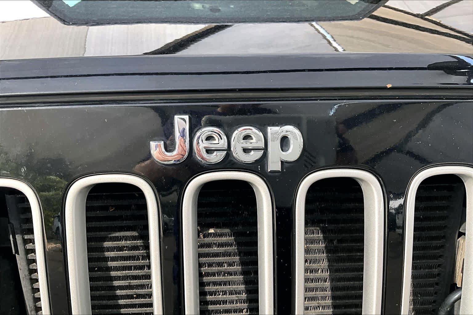 Used 2017 Jeep Wrangler Unlimited Sahara AWD/4WD image 30