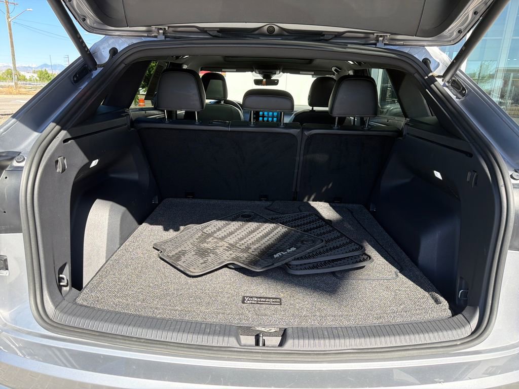 Certified 2024 Volkswagen Atlas Cross Sport SE w/ Panoramic Sunroof Package AWD/4WD image 25