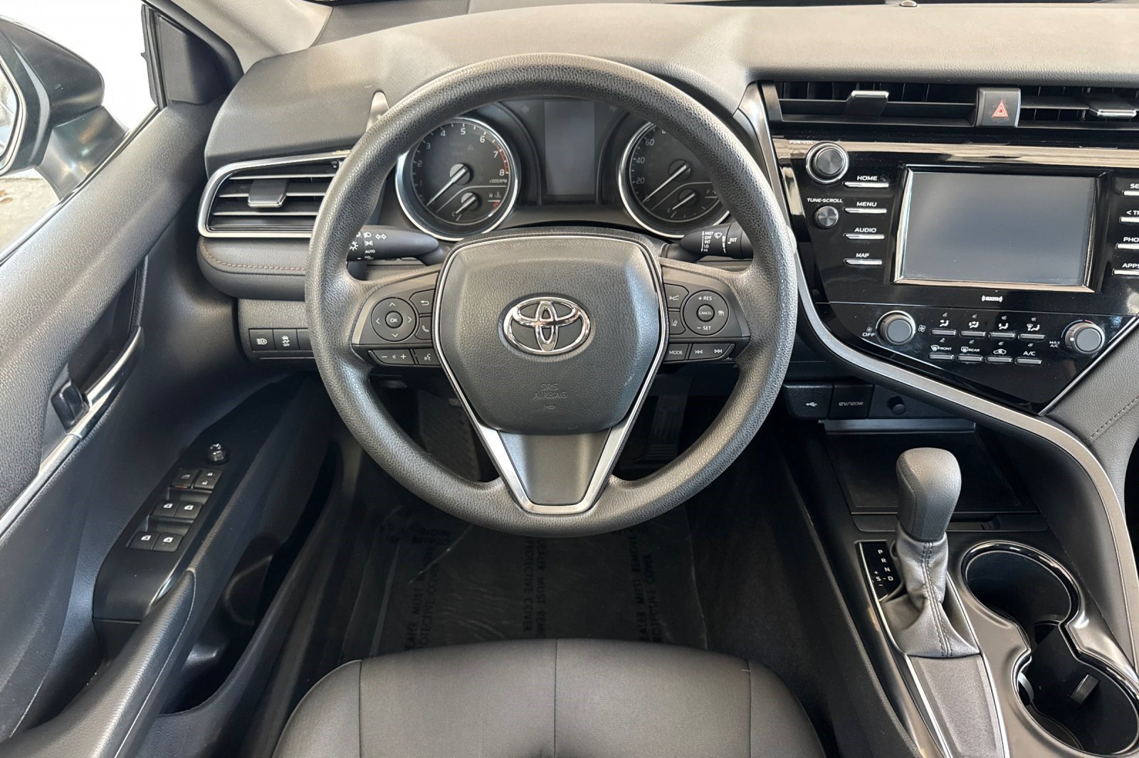 Used 2020 Toyota Camry LE FWD image 18