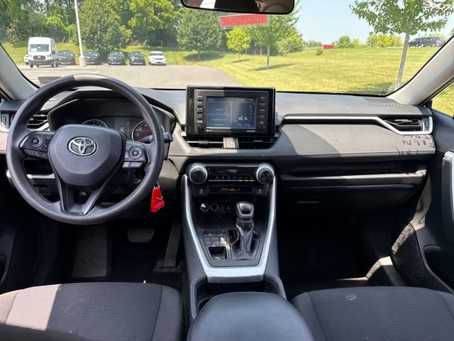 Used 2021 Toyota RAV4 LE AWD/4WD image 19