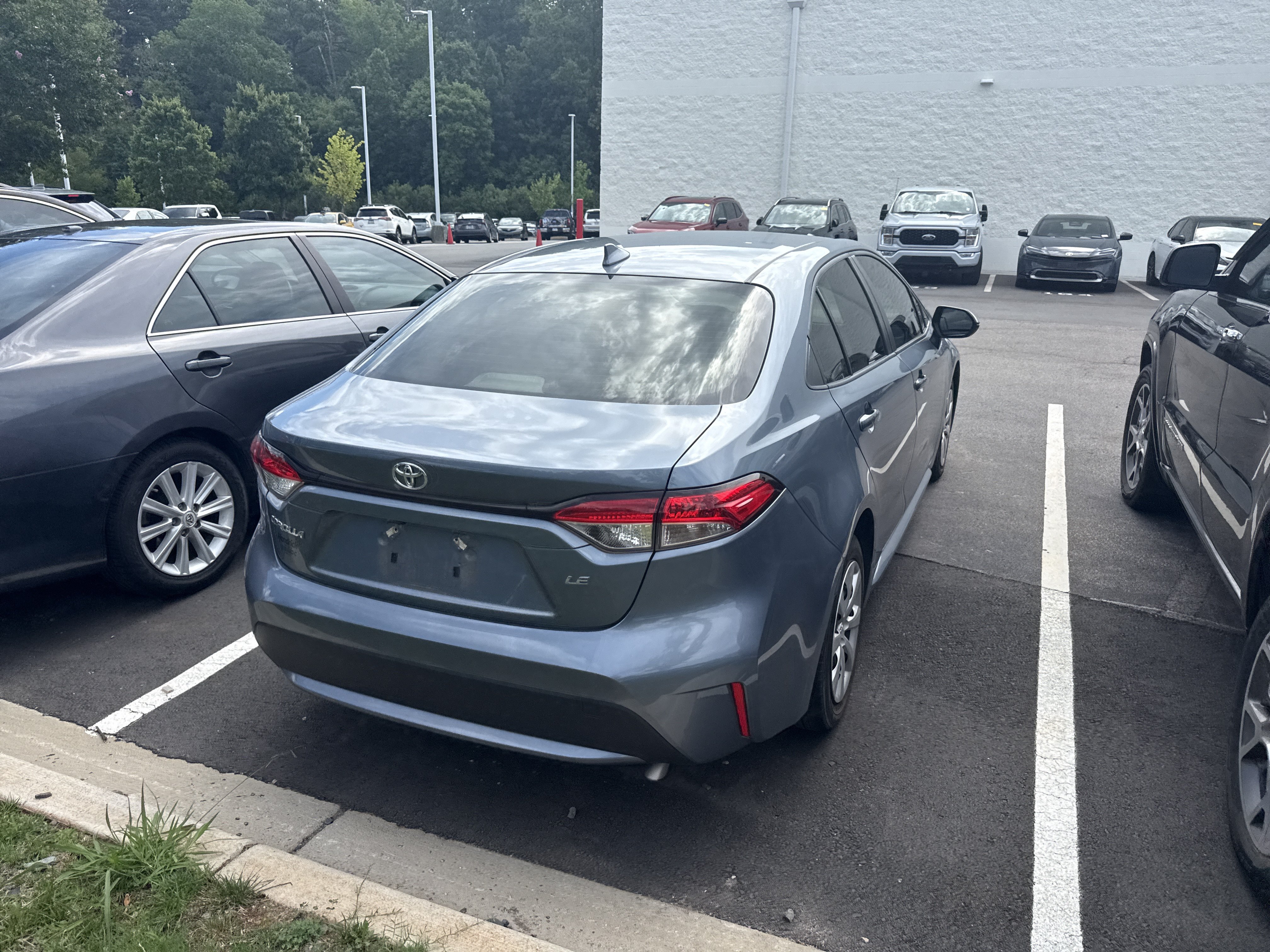 Used 2022 Toyota Corolla LE FWD image 7