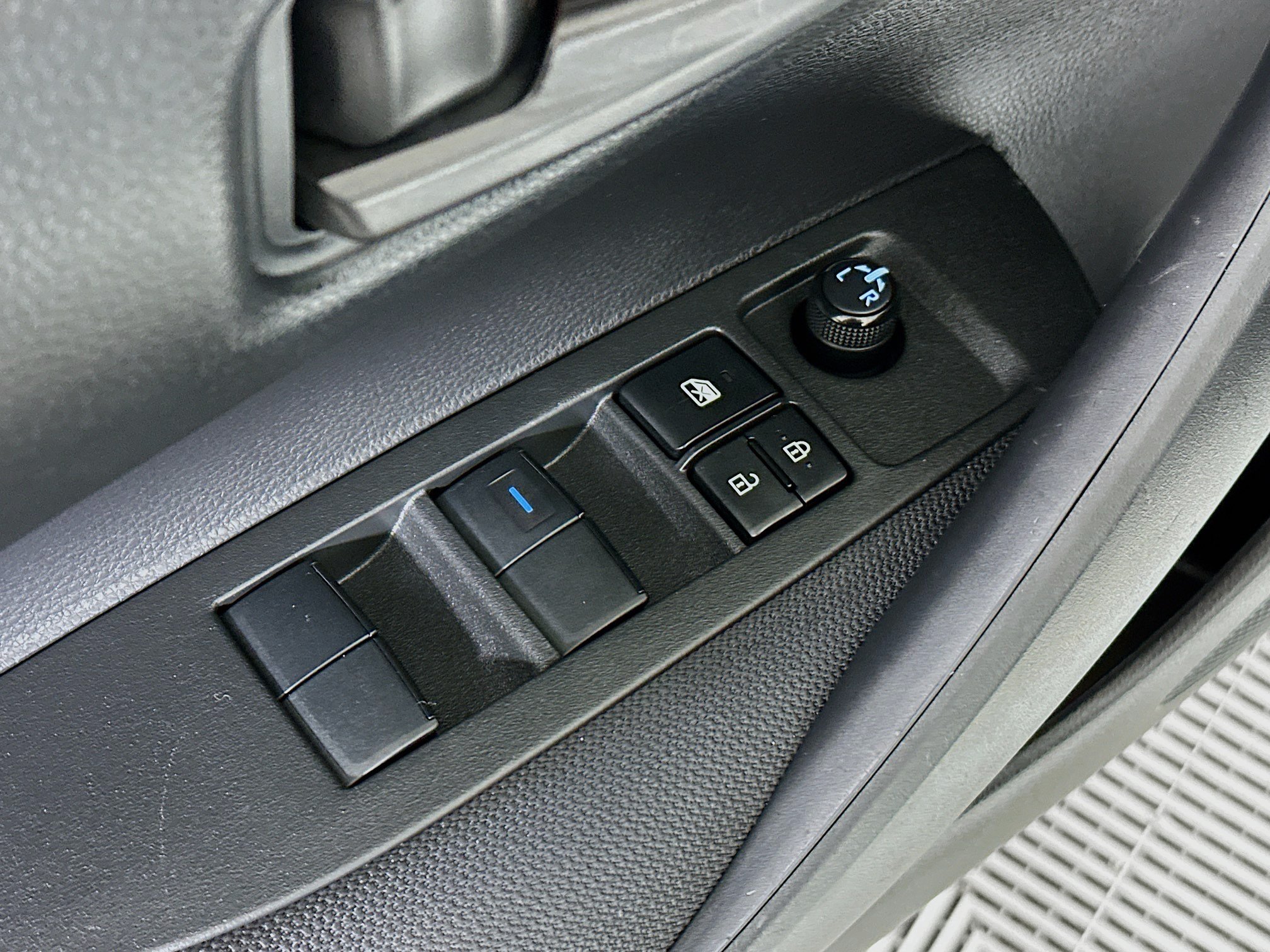Used 2022 Toyota Corolla LE FWD image 14