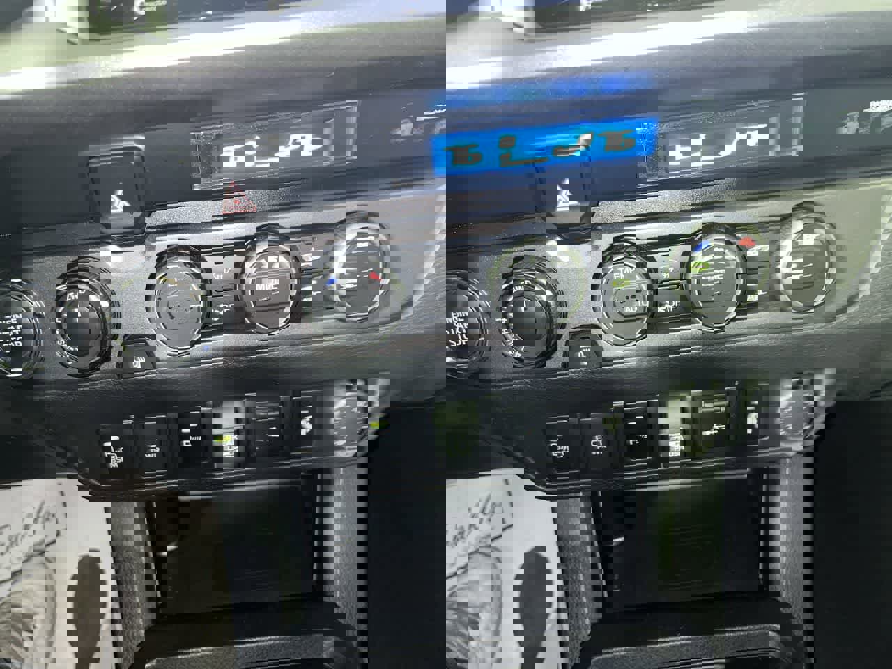 Used 2023 Toyota Tacoma TRD Off-Road image 21