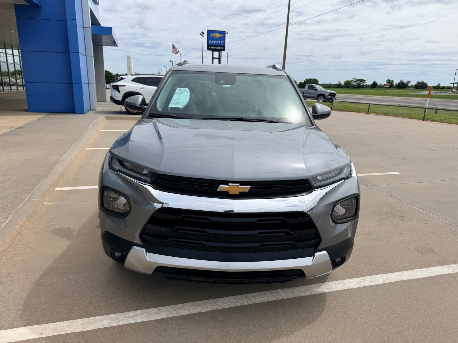 Used 2023 Chevrolet TrailBlazer LT w/ Convenience Package FWD image 3