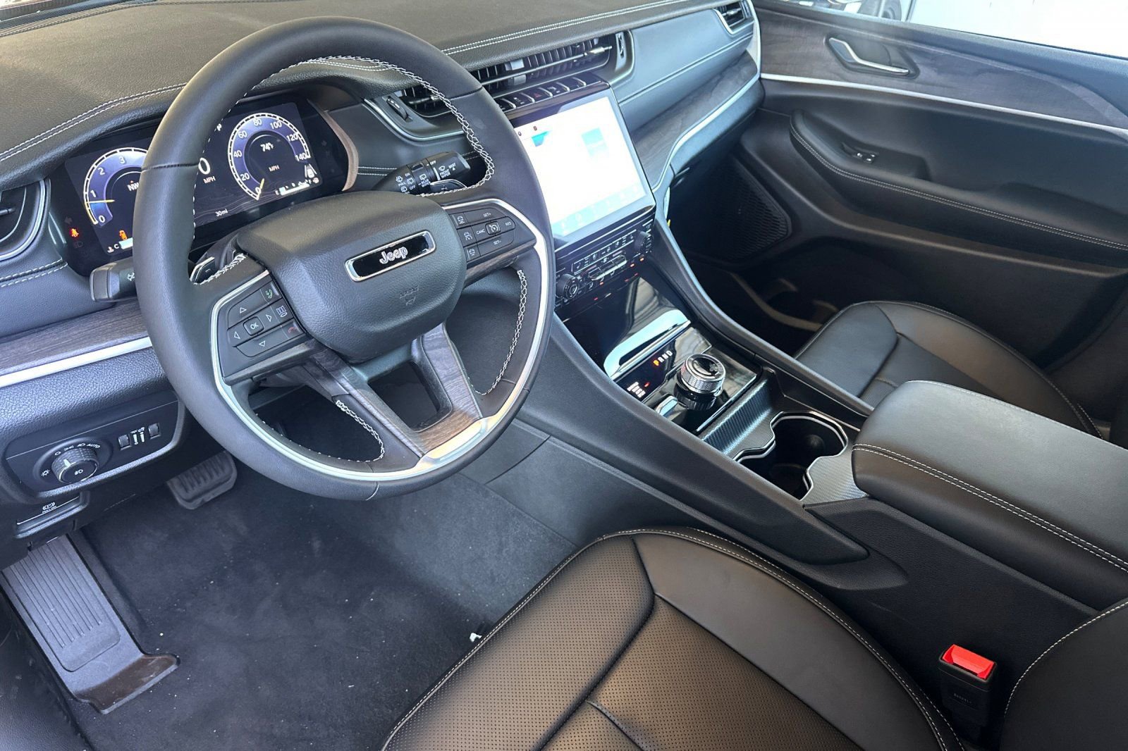 New 2025 Jeep Grand Cherokee Limited w/ Luxury Tech Group II image 12