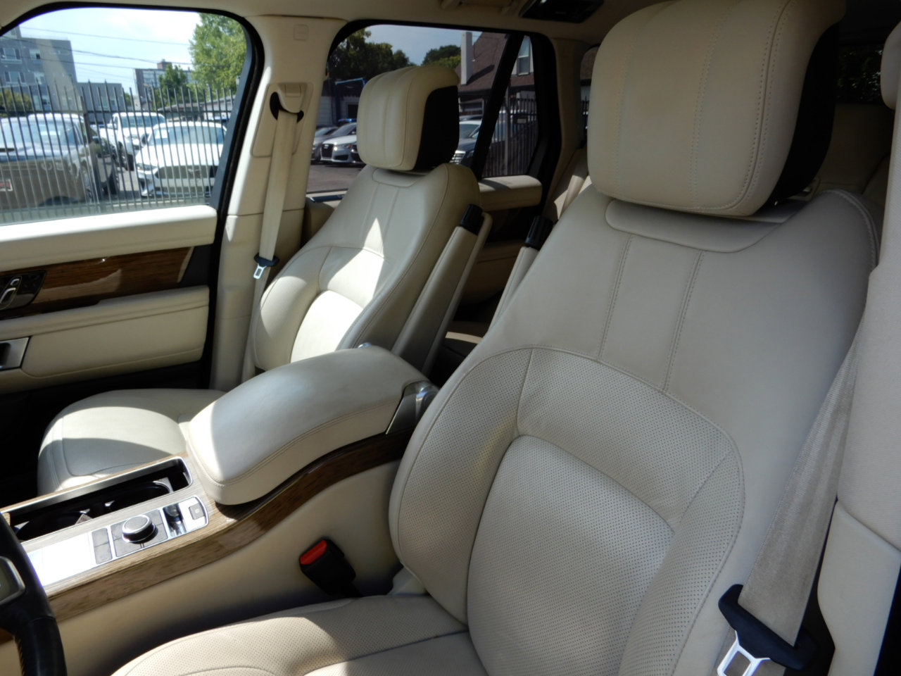 Used 2019 Land Rover Range Rover HSE image 12