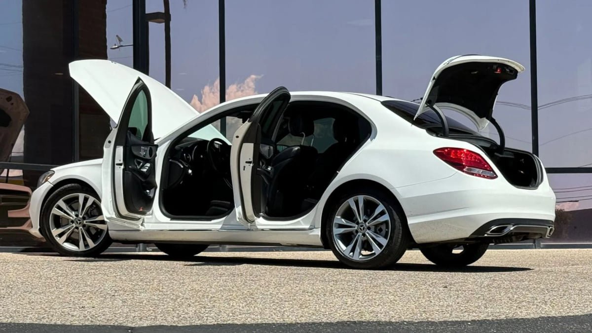 Used 2018 Mercedes-Benz C 300 Sedan w/ Premium Package image 7